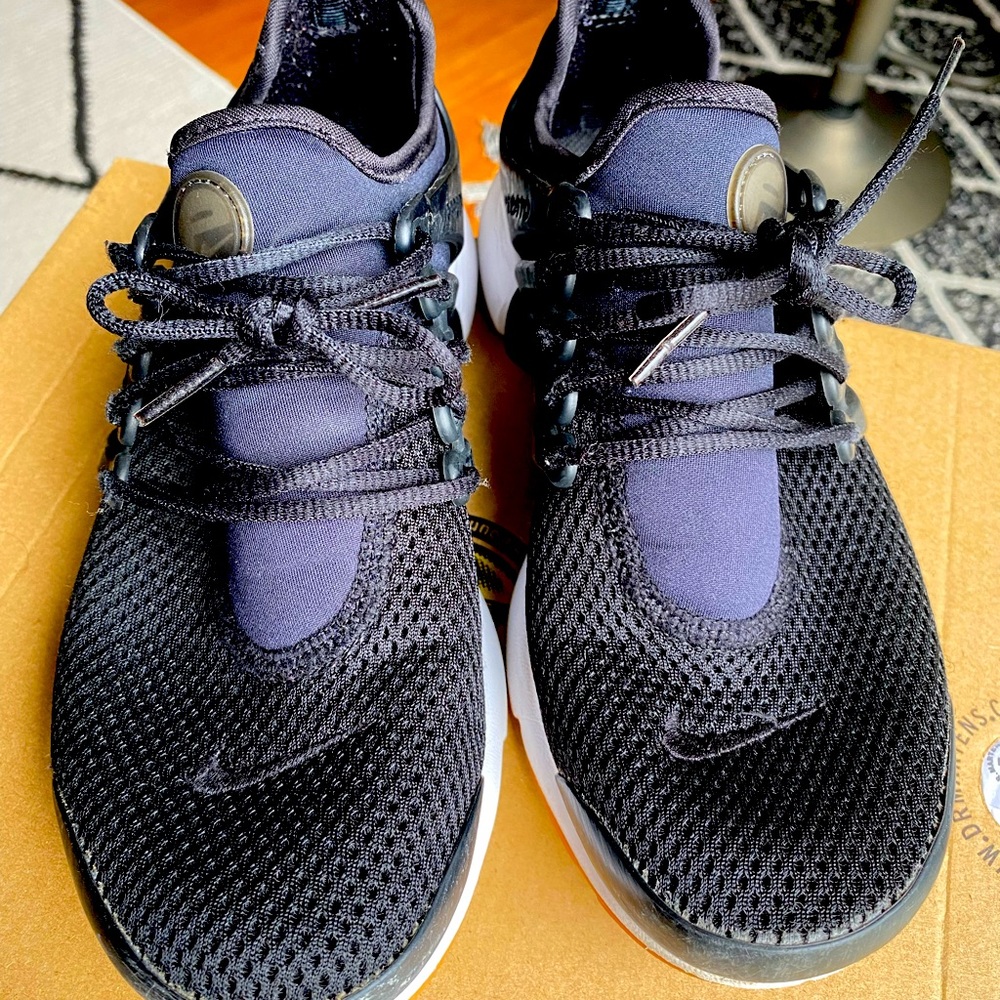 NIKE WOMEN’s AIR PRESTO SIZE 7